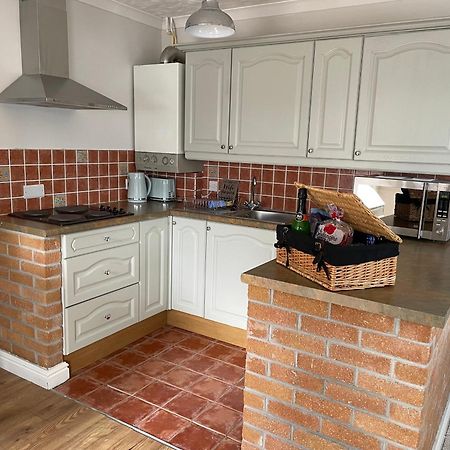 The Cwtch - A Self Contained One Bedroom Annex Pwllheli Extérieur photo